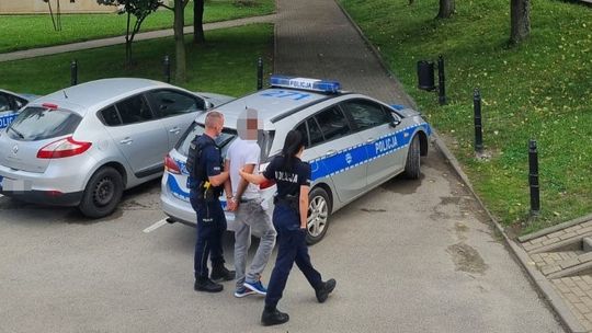 36 -letni recydywista, który dokonał rozboju, zatrzymany przez policjantów z Gdowa