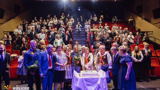 45 lat pomagają osobom z niepełnosprawnościami. Wyjątkowy jubileusz L’Arche w Wieliczce. Na scenie wystąpił Marek Piekarczyk