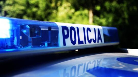 Bocheńscy policjanci zatrzymali 33-latkę, która okradała perfumerie i była osobą poszukiwaną