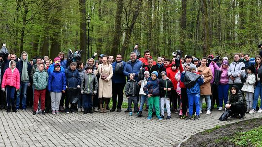 Bochnia. Uczniowie SOSW posprzątali Uzbornię