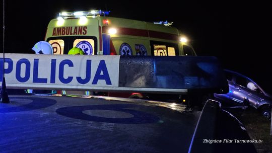 Córka byłego prezydenta trafiła do szpitala. Jaguar uderzył w bariery na S7