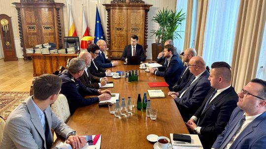 Dbają o bezpieczeństwo na małopolskich torach. Rząd wprowadził 3. stopień alarmowy "CHARLIE"