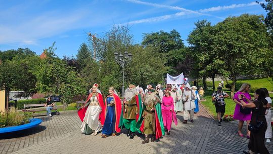 Dni św. Kingi 2026. Barwny korowód przeszedł ulicami Wieliczki