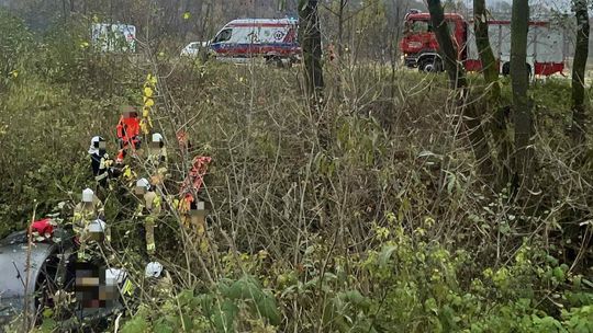 Dwie osoby ranne w powiecie bocheńskim. Samochód wjechał do rzeki