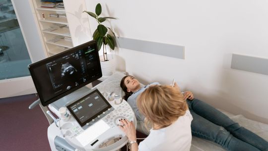 Ginekolog endokrynolog Warszawa – kompleksowa diagnostyka i leczenie zaburzeń hormonalnych u kobiet