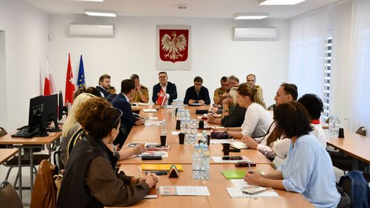 Gmina Gdów przygotowuje szkoły i przedszkola na sytuacje kryzysowe. Rozmowy o schronieniu i alarmach