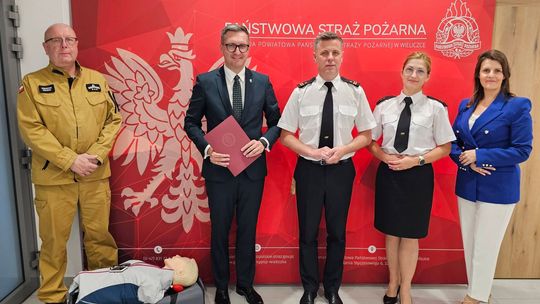 Gmina Wieliczka przekazała strażakom sprzęt szkoleniowy za 23 tysiące złotych