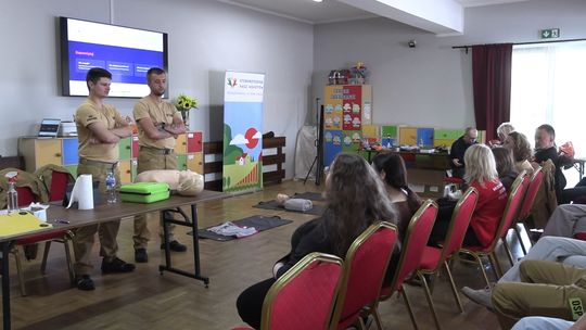 Jak przygotować się na sytuacje kryzysowe? Szkolenia pierwszej pomocy i darmowe czujki dymu