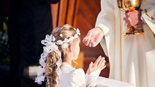 Jak urządzić udane przyjęcie z okazji Pierwszej Komunii Świętej?