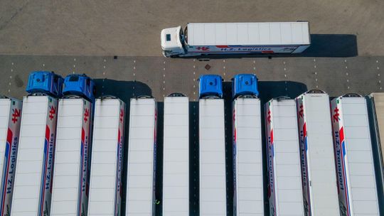 Jak zdalna kontrola tachografu ułatwia funkcjonowanie firmom transportowym?