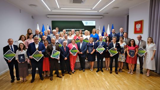 Kolejne środki dla Małopolski. Umowy na usuwanie skutków osuwisk i z RFRD