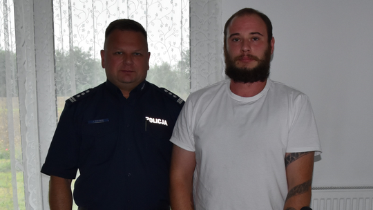 Komendant Powiatowy Policji w Bochni osobiście podziękował 29-latkowi za wzorową postawę obywatelską