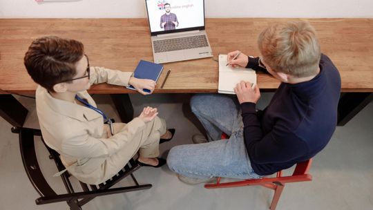 Kurs angielskiego – postaw na swobodną komunikację