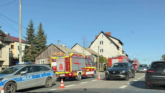 Makabryczne odkrycie w Przegini. Ciało 53-latka w pustostanie, osiem osób zatrzymanych