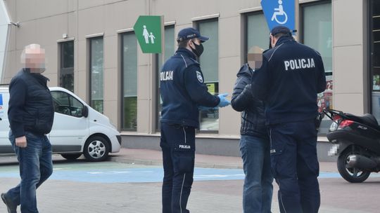 Maseczki, które przekazało Starostwo Powiatowe w Wieliczce trafiły do mieszkańców