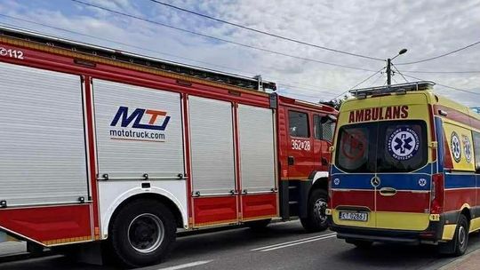 Mężczyzna doznał padaczki na budowie w Krakowie. Poszkodowanego ewakuowali strażacy z głębokiego wykopu