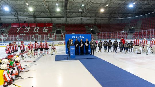 Modernizacja lodowiska przy ul. Siedleckiego w Krakowie z dofinansowaniem Ministerstwa Sportu i Turystyki Modernizacja lodowiska przy ul. Siedleckiego w Krakowie z dofinansowaniem Ministerstwa Sportu i Turystyki