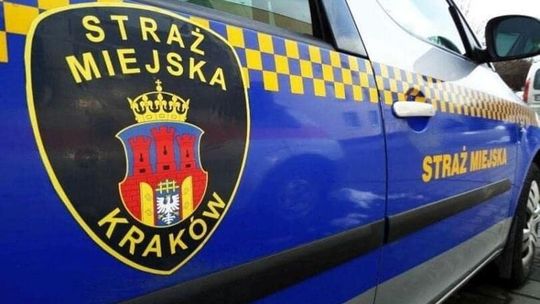 Mundurowy jechał pod wpływem alkoholu. Spowodował kolizję i uszkodził radiowóz