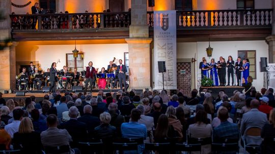Na dziedzińcu Zamku Królewskiego w Niepołomicach zainaugurowano Festiwal Operowo-Operetkowy