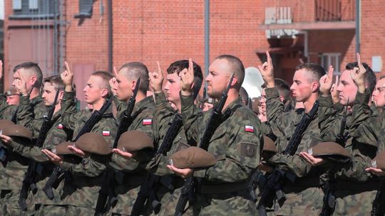 „Nie szczędząc własnej krwi, ani życia”. Nowi żołnierze 11. Małopolskiej Brygady Obrony Terytorialnej zaprzysiężeni w Wieliczce