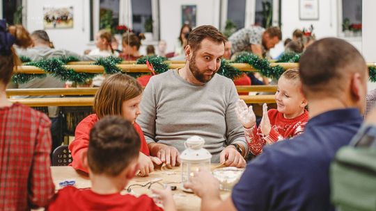 Niepołomice. Ojcowie z dziećmi wypiekali pierniki