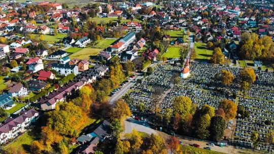 Niepołomice. Zmiana organizacji ruchu w okolicach cmentarza