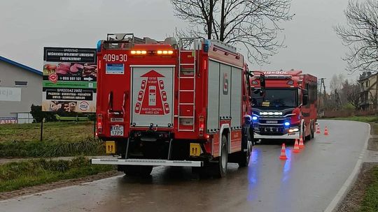 Nieznana substancja na składowisku kukurydzy straż i policja na miejscu