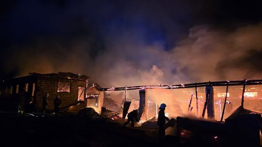 Nocny pożar w Lipnicy Dolnej. Zginęła część bydła, dom udało się uratować