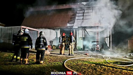 Nocny pożar w Lipnicy Górnej. W ogniu stanął budynek gospodarczy Nocny pożar w Lipnicy Górnej. W ogniu stanął budynek gospodarczy