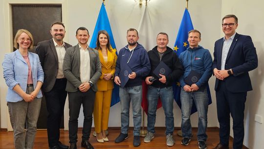 Nowa inwestycja w Koźmicach Małych. Podpisano umowy na modernizację świetlicy wiejskiej