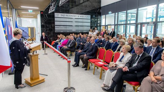 Nowa siedziba sądu i prokuratury w Wieliczce oficjalnie otwarta. Inwestycja ma usprawnić obsługę mieszkańców regionu