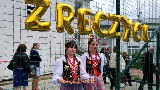 Nowe boisko sportowe przy Szkole Podstawowej w Zręczycach oficjalnie otwarte