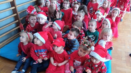 Odwiedziny Św. Mikołaja i dekorowanie świątecznych pierniczków w SP Brzezie
