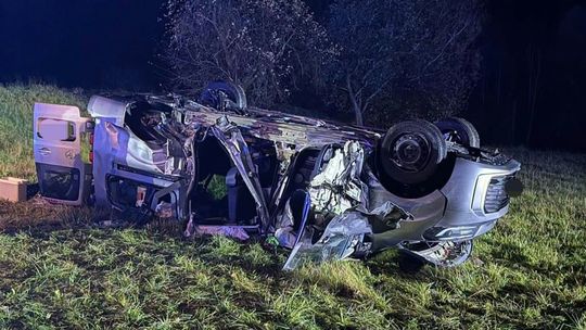 Pijany 22-latek za kierownicą BMW doprowadził do wypadku. Toyota dachowała, cztery osoby trafiły do szpitala