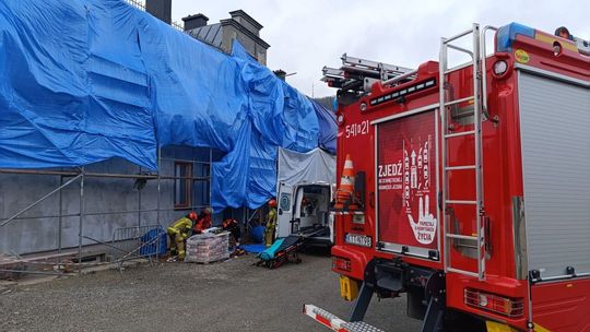 Pijany budowlaniec spadł z rusztowania. Trafił do szpitala