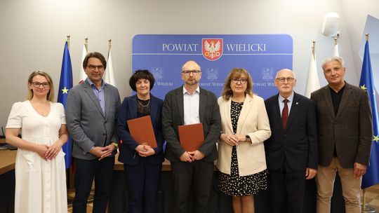 Podpisano umowę na przebudowę drogi powiatowej 2007K w Grodkowicach i Targowisku