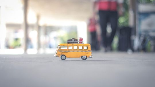 Podróż do Belgii – czy bus będzie lepszy niż samolot?