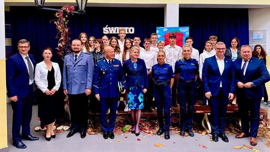 Policjanci Komendy Powiatowej Policji w Wieliczce uczestniczyli w Ślubowaniu Uczniów