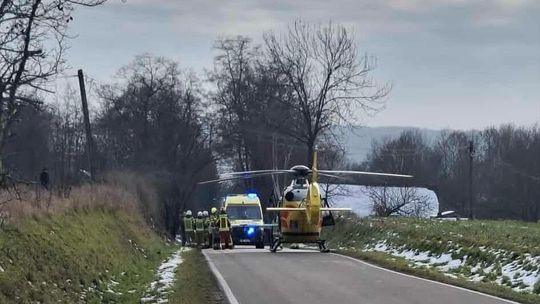 Potrącone dziecko przez samochód trafiło do szpitala. Lądował śmigłowiec LPR Potrącone dziecko przez samochód trafiło do szpitala. Lądował śmigłowiec LPR