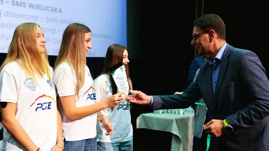 Powiat Wielicki podsumował sportowy rok szkół. Nagrody dla uczniów, nauczycieli i opiekunów