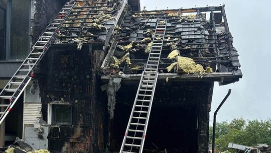 Pożar garażu w budynku mieszkalnym w Wieliczce
