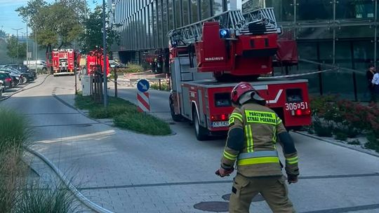Pożar samochodu w garażu podziemnym w Krakowie. Ewakuowano 258 osób