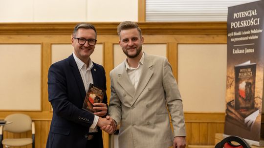 Premiera książki „Potencjał Polskości” w wielickim magistracie