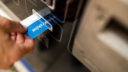Prezydent Krakowa zapowiada wprowadzenie cen biletów, które promują osoby najczęściej korzystające z komunikacji miejskiej