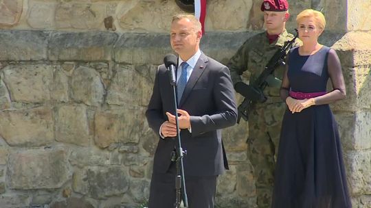 Prezydent odsłonił tablicę upamiętniającej śp. Marię i Lecha Kaczyńskich w Lipnicy Murowanej