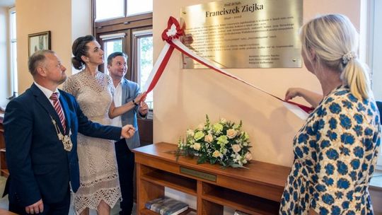 Prof. Franciszek Ziejka patronem biblioteki w Radłowie