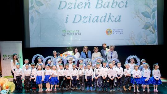 Przedszkolaki z Kłaja uczestniczyły w II Powiatowym Dniu Babci i Dziadka Przedszkolaki z Kłaja uczestniczyły w II Powiatowym Dniu Babci i Dziadka