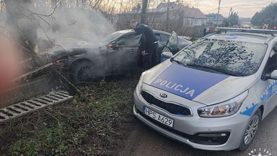 Rozbity mercedes i sprawa w sądzie. Krótka historia uciekiniera z zakazem kierowania. Ranny trafił do szpitala Rozbity mercedes i sprawa w sądzie. Krótka historia uciekiniera z zakazem kierowania. Ranny trafił do szpitala