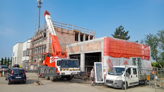 Rozbudowa CKZiU w Niepołomicach nabiera tempa. Powstaną nowe sale, warsztaty i plac do nauki jazdy