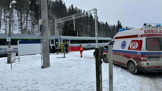 Śmiertelne potrącenie przez pociąg w Biały Dunajcu. Ewakuowano około 650 osób Śmiertelne potrącenie przez pociąg w Biały Dunajcu. Ewakuowano około 650 osób